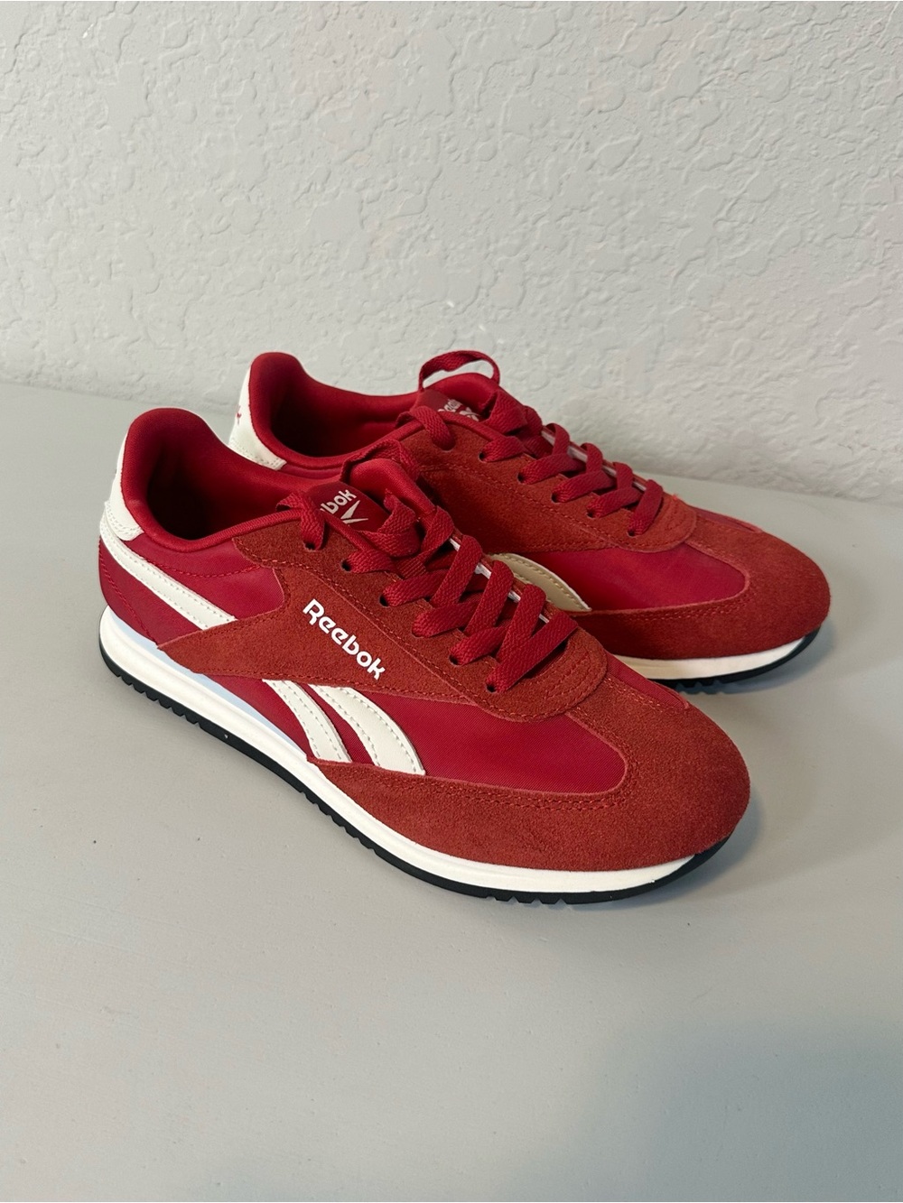Reebok Women’s Classic Fiori Bright Red White Low Top Casual Sneakers Size 7.5
